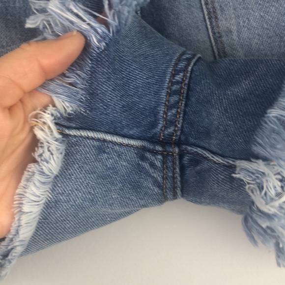 KanCan Mid Rise Distressed Blue Denim Cut Offs 100% Cotton Size 28/9 Jean Shorts - Picture 14 of 16